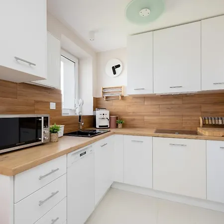 Bright Two-bedroom By Rent Like *