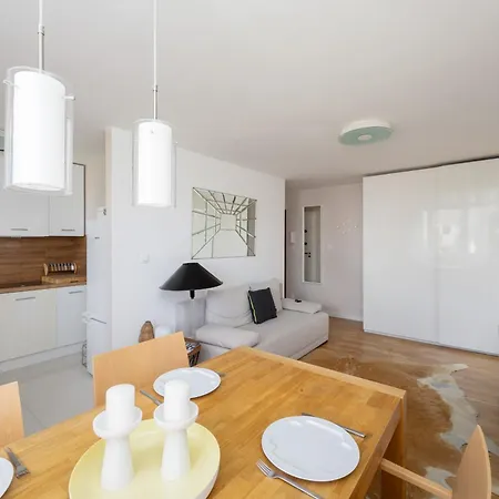 Bright Two-bedroom By Renters Varsovia
