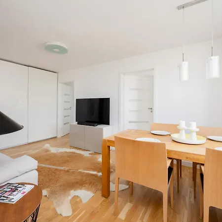 Bright Two-bedroom By Renters * Varsovia