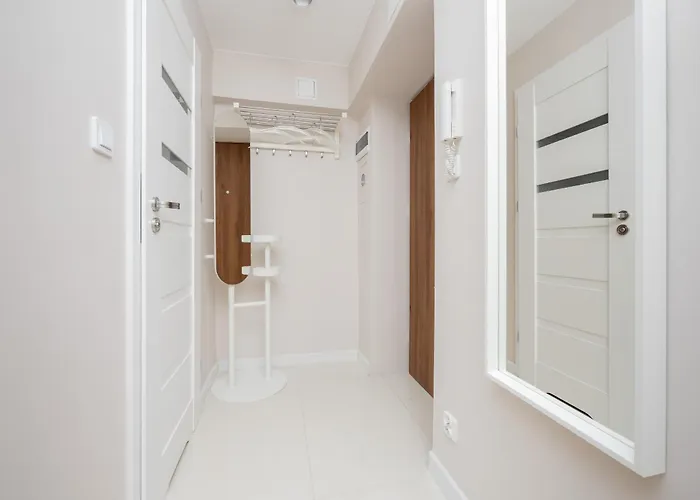 Bright Two-bedroom By Renters Apartament Warszawa