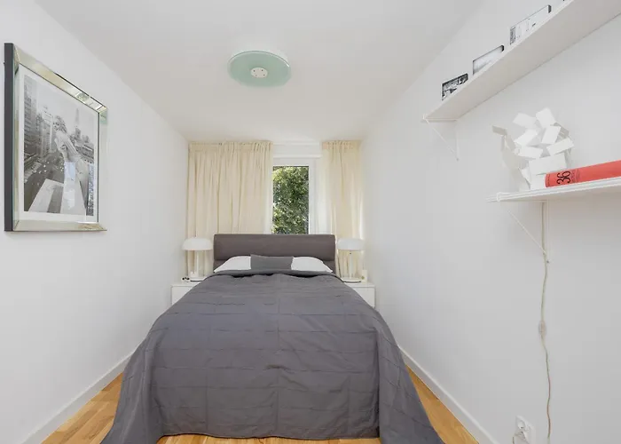 Bright Two-bedroom By Renters *