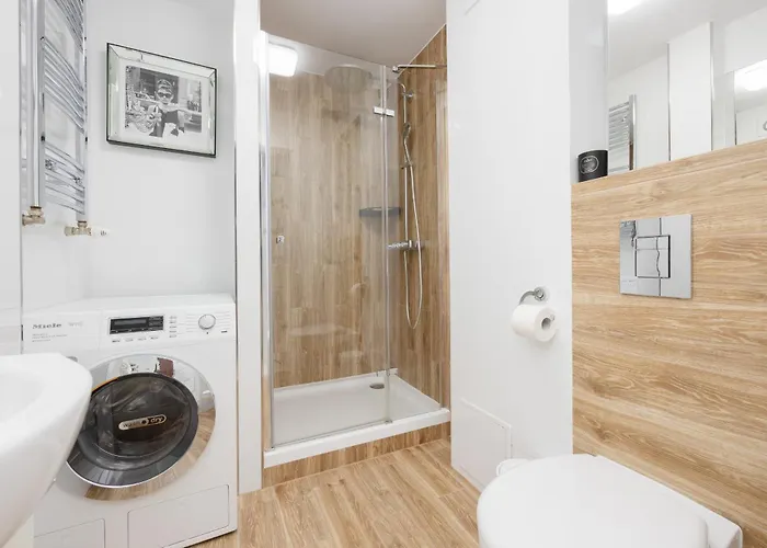 Bright Two-bedroom By Renters