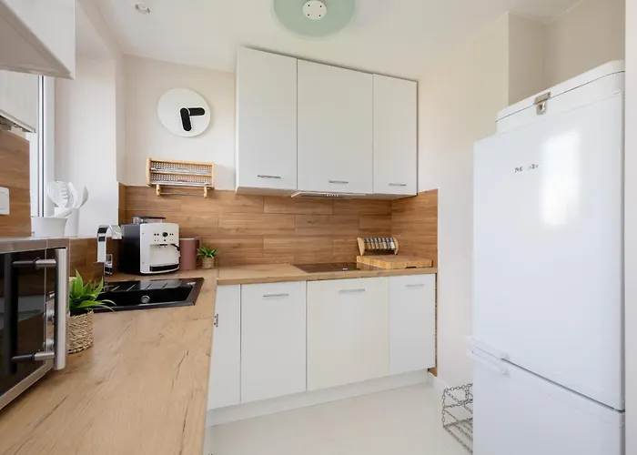 Bright Two-bedroom By Renters *
