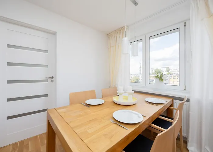 Bright Two-bedroom By Renters Apartament Warszawa