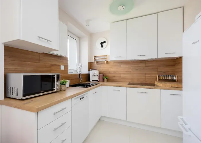 Bright Two-bedroom By Renters *