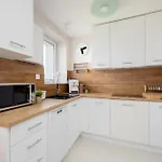 Bright Two-bedroom By Renters *