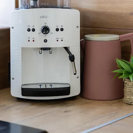 شقة Bright Two-bedroom By Renters وارسو